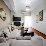 Patithries Apartment *
